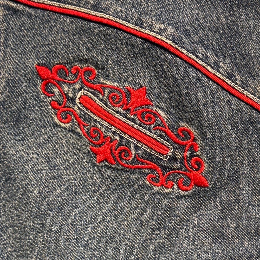 Roper Denim Sleeveless Button-Down Shirt with Red Embroidery - Picture 4 of 9
